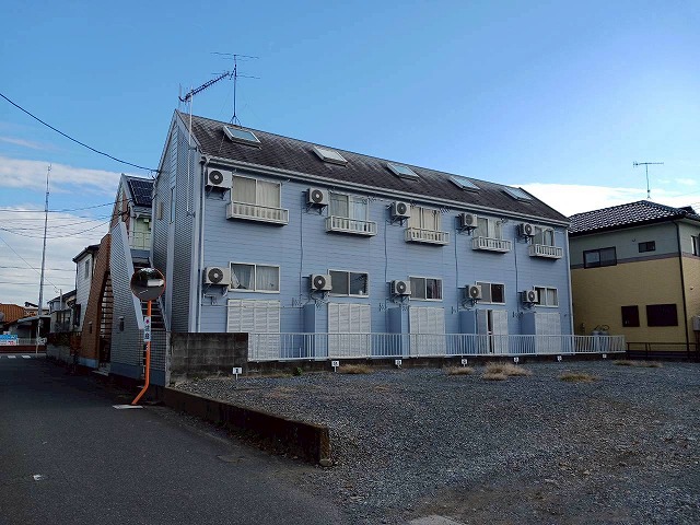 飯能市で隣接するアパート2棟の太陽光メンテナンスと屋根点検、以前屋根塗装でリピートいただいたオーナーさまからのご相談